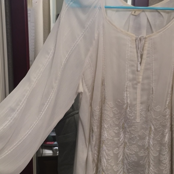 Anthropologie white flowy shirt size M - Picture 2 of 5